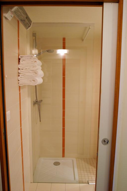 Hotel Pierre Blanche Chatillon-en-Michaille Habitación foto